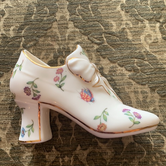 BURTON&BURTON PORCELAIN LADIES SLIPPER VICTORIAN (bees/flowers) CREME/GOLD - Picture 3 of 7